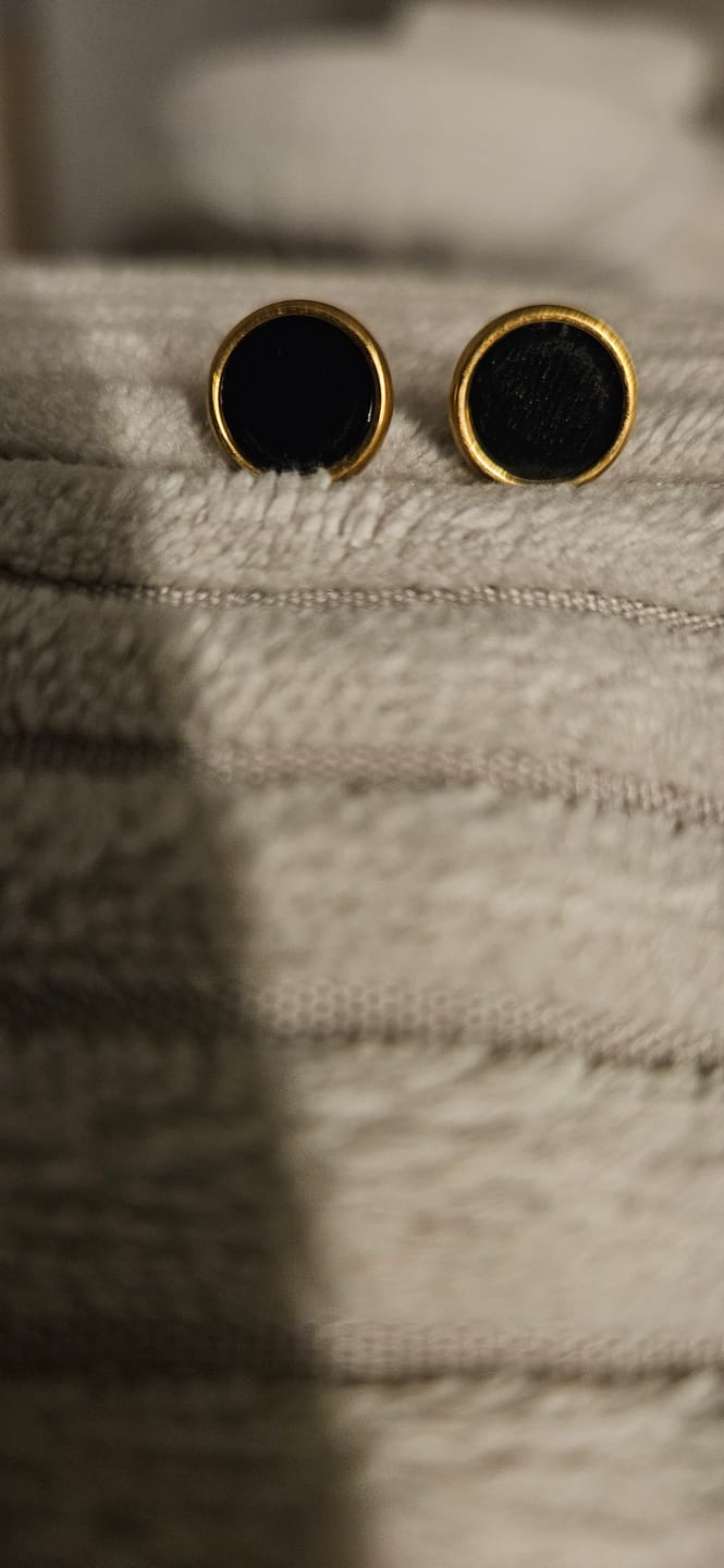 Customer photo review of Obsidian Ohrringe - Kreismedallion