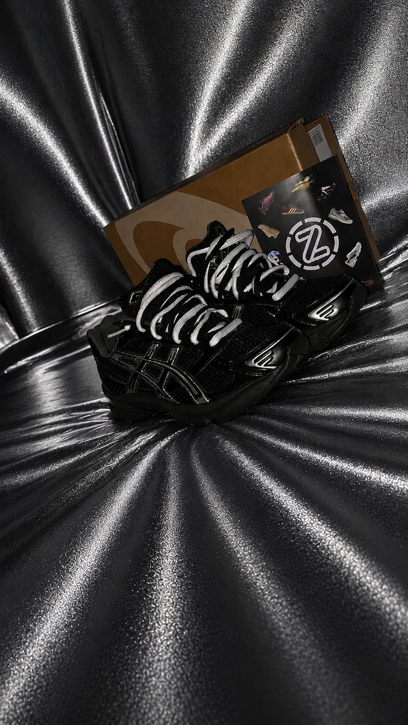 Customer photo review of GEL-1130 Black Pure Silver - Double Laces