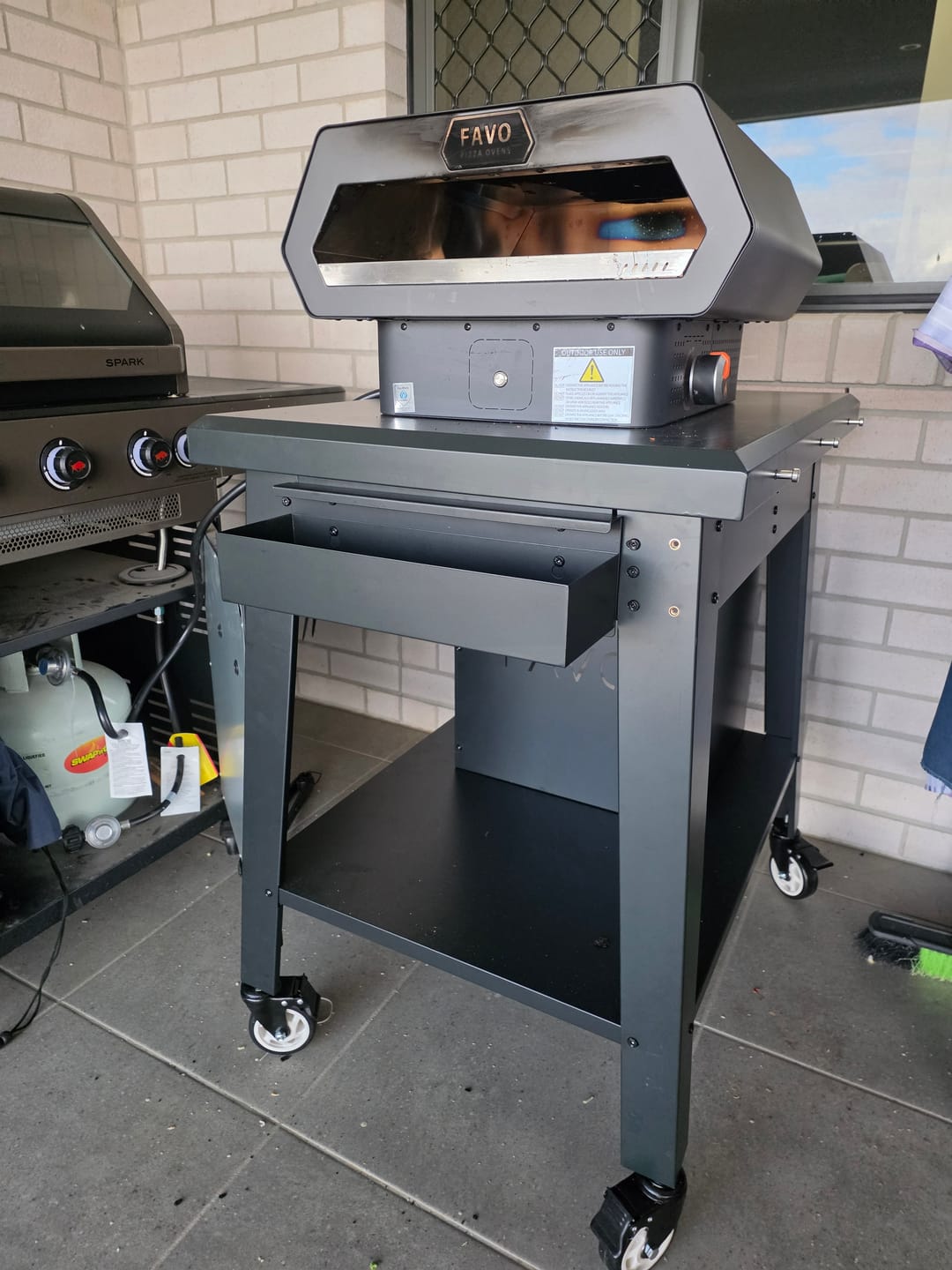 Customer photo review of FAVO Pizza table