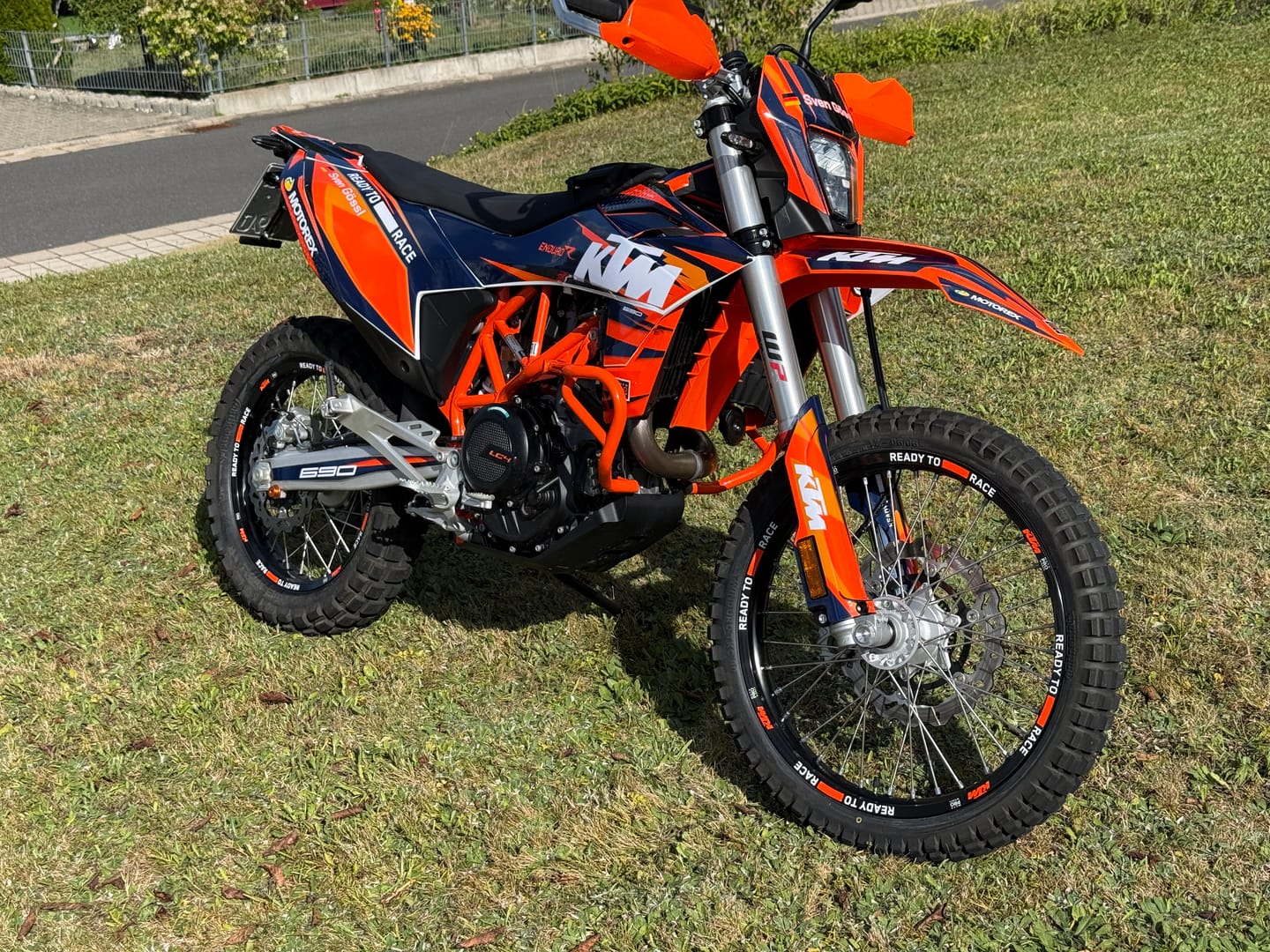 Customer photo review of KTM 690 Enduro R 2026 GRAPHICS - "Colibri" (Orange)