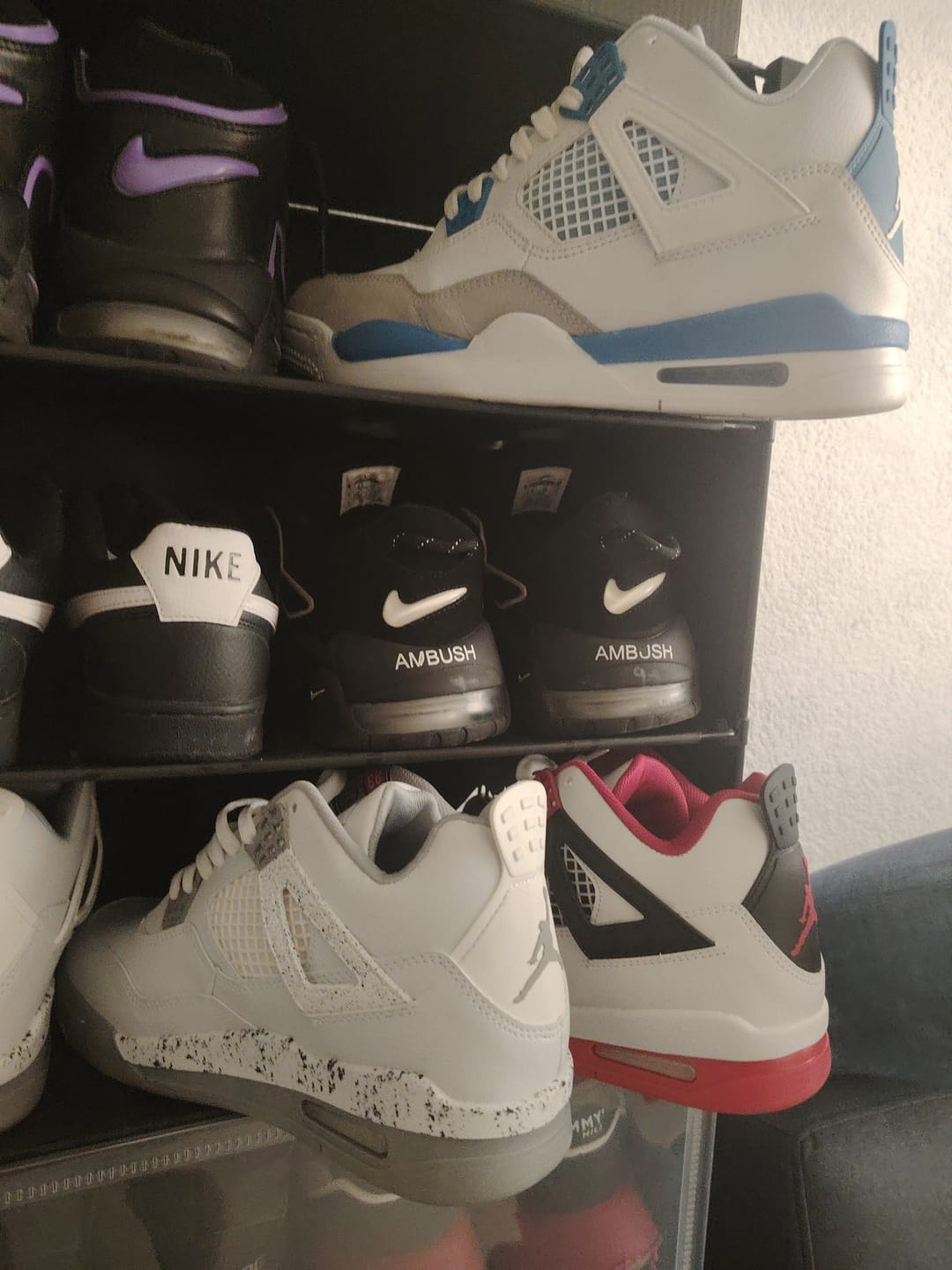 Customer photo review of Tenis Retro 4 Blanco Rojo