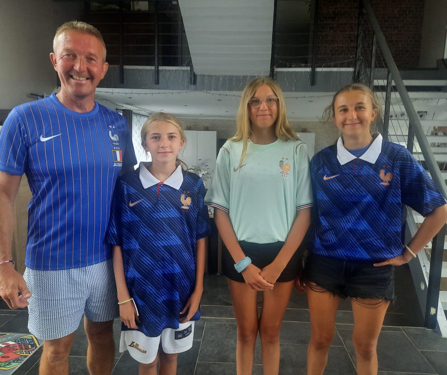 Customer photo review of MAILLOT RETRO FRANCE EXTERIEUR 2018/2019