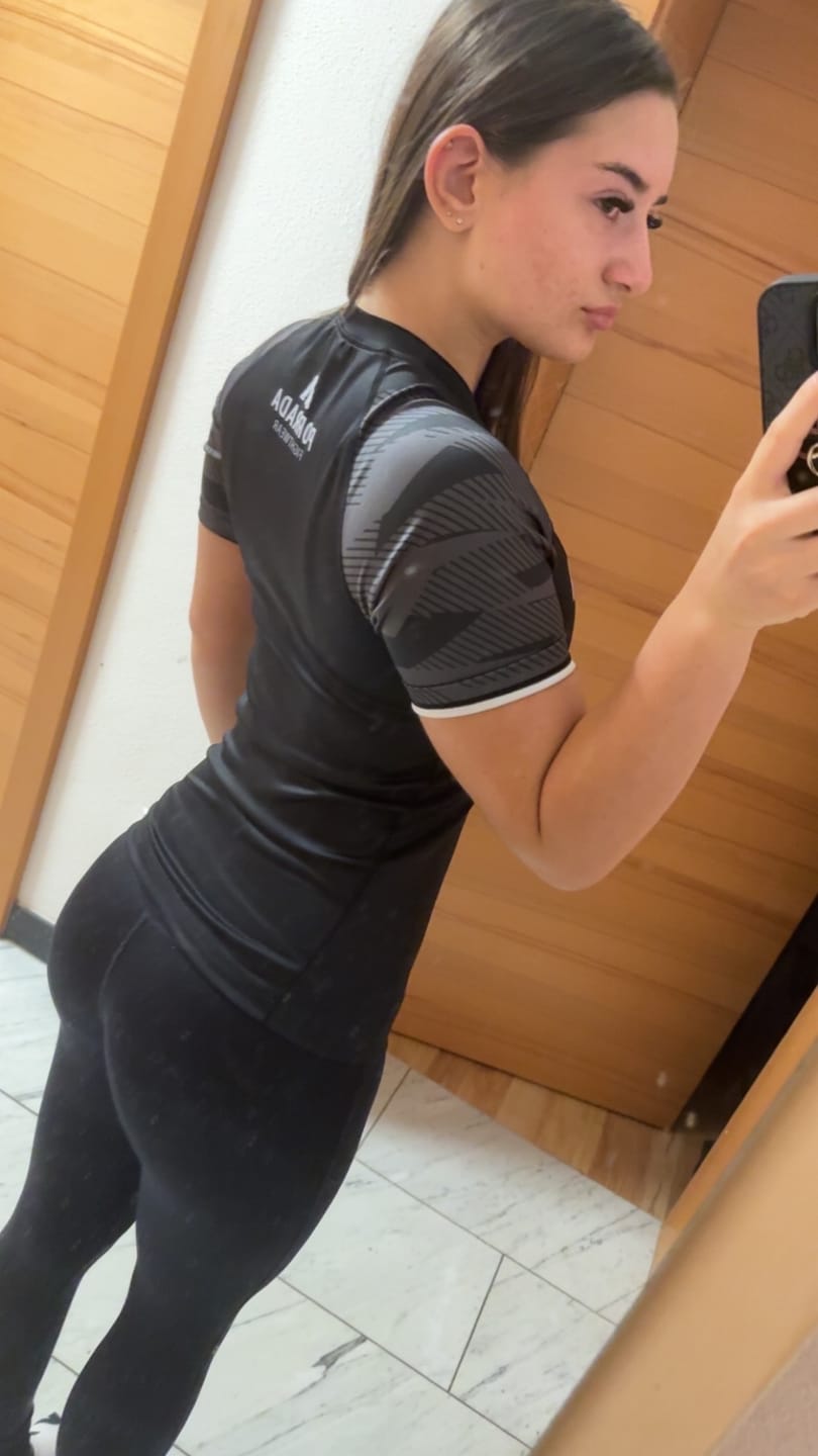 Customer photo review of BLACK CAMO WOMEN SHORT SLEEVE RASH GUARD