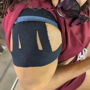 Customer photo review of Supporto Spalla Impermeabile con Tape Kinesiologico Pretagliato