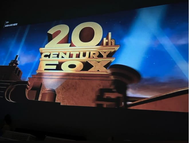 Customer photo review of Glowyll CineWall Projektor