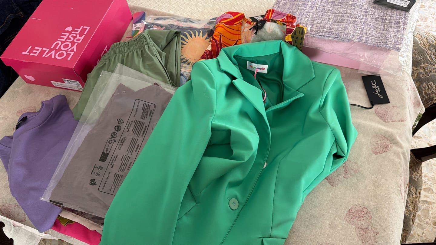 Customer photo review of MYSTERY 📦 BOX ABBIGLIAMENTO E ACCESSORI DONNA [€79]