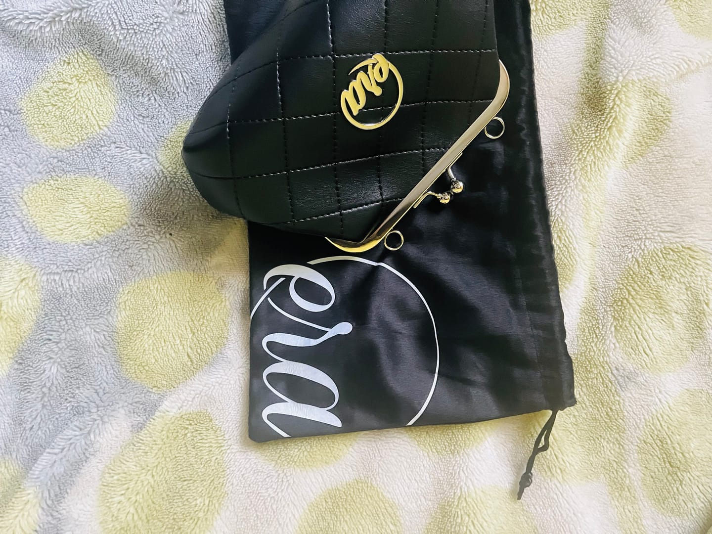 Customer photo review of ERA Mini Kisslock Chain Bag – Black