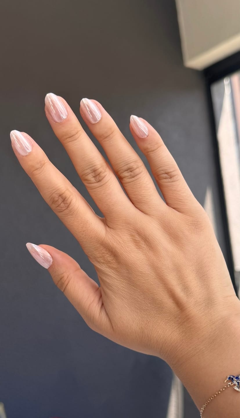 Customer photo review of Pearl Mist - Short Almond - 30 Adet Takma Tırnak
