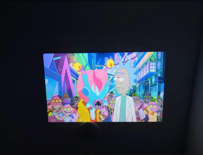 Customer photo review of Glowyll CineWall Projektor