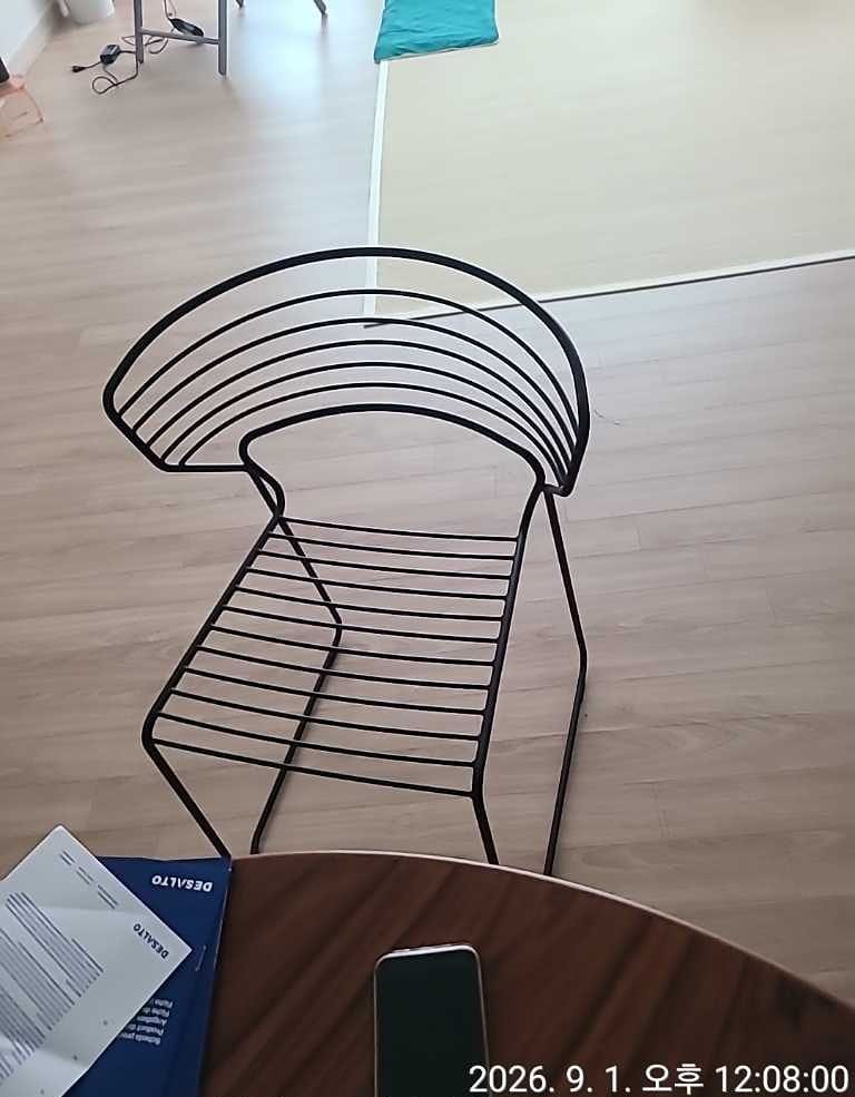 Customer photo review of KOKI WIRE 635 - Stackable Steel Chair