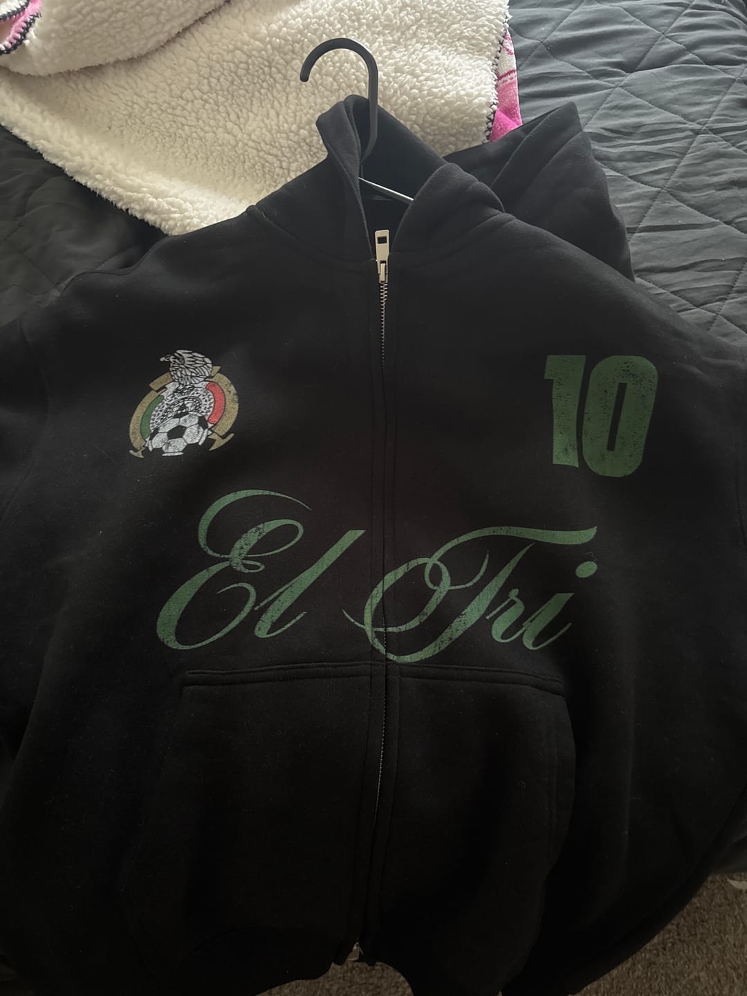 Customer photo review of MEXICO ZIP HOODIE