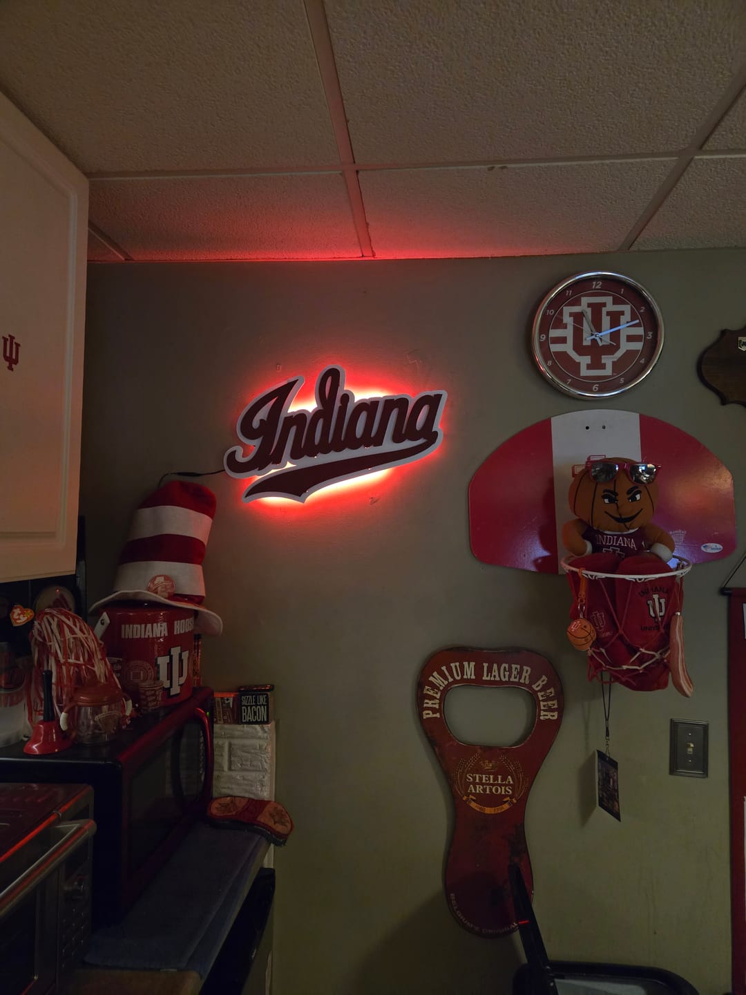 Customer photo review of Indiana Hoosiers Classic Script 3D Vintage Metal Wall Art