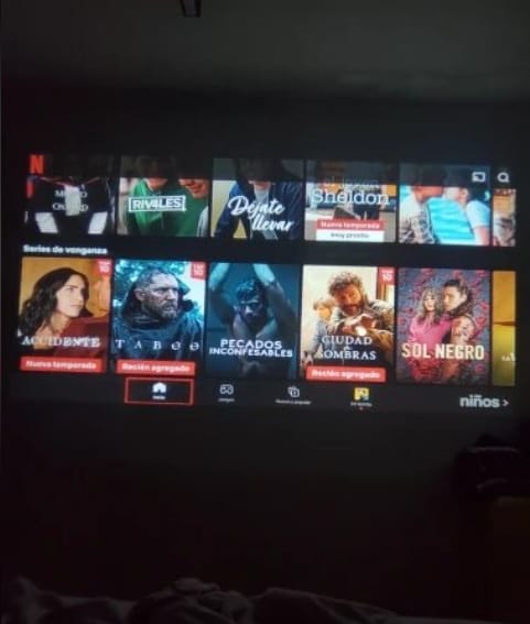 Customer photo review of Glowyll CineWall Projektor