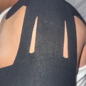 Customer photo review of Supporto Spalla Impermeabile con Tape Kinesiologico Pretagliato