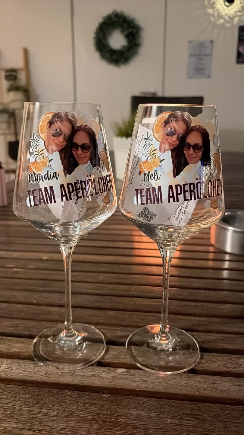 Customer photo review of Spritz happens - Personalisiertes Weinglas