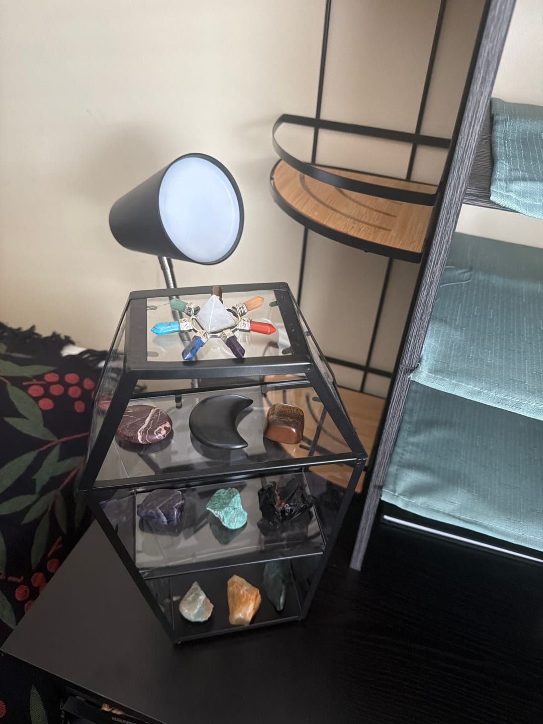Customer photo review of 7 Chakra Points Crystal Energy Generator Star with Healing Gemstones