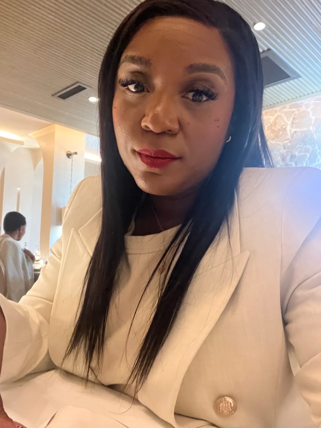 Customer photo review of 16-32" Straight Peruvian Frontal Wig- 13x4 Lace Front