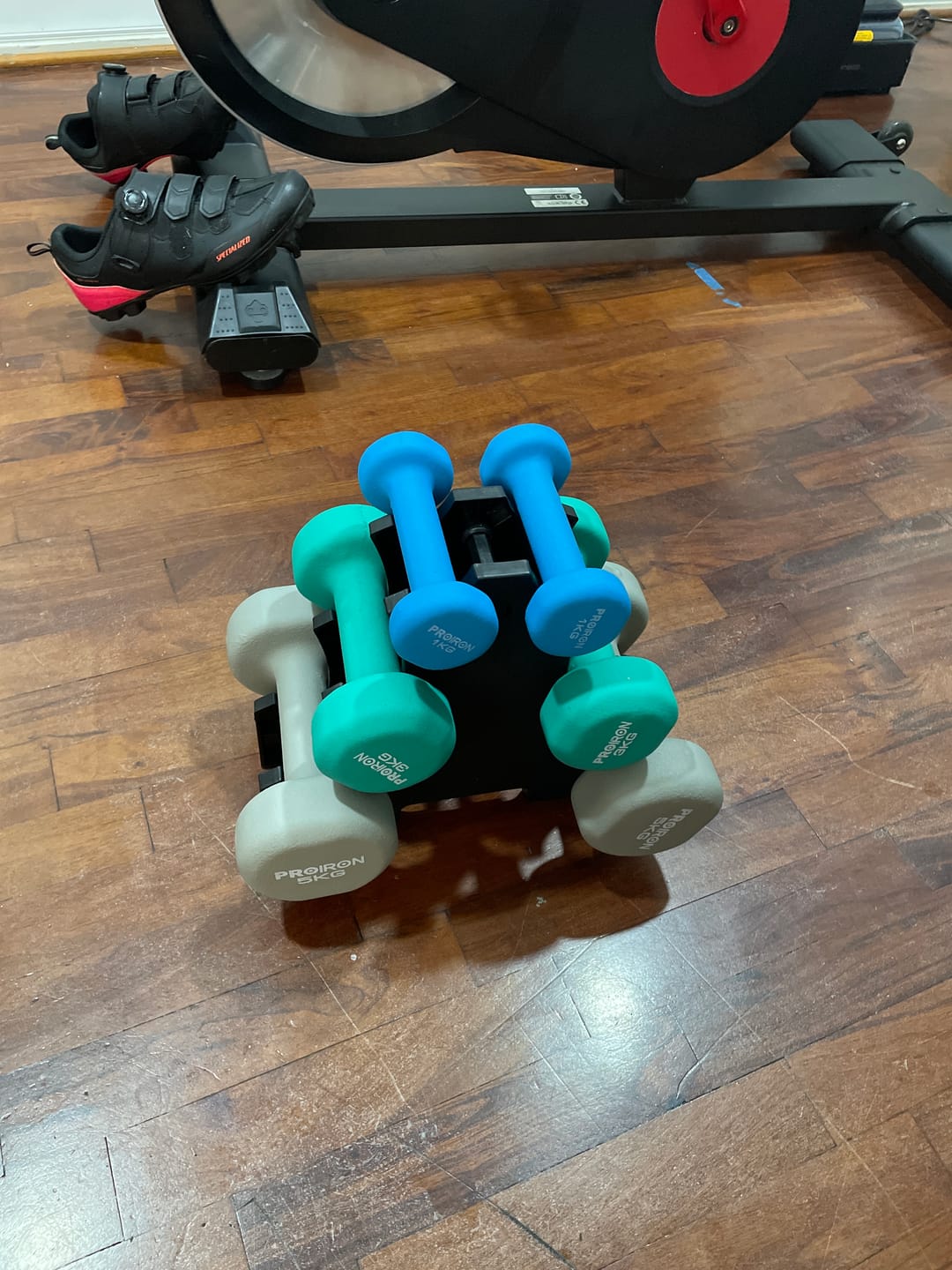 Customer photo review of Sets de Mancuernas de Neopreno + RACK de  3 niveles