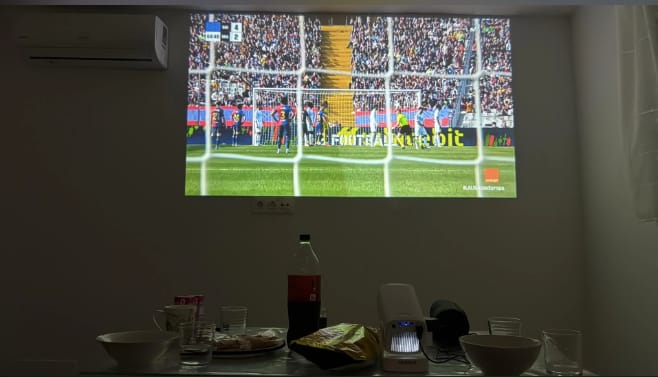 Customer photo review of Glowyll CineWall Projektor