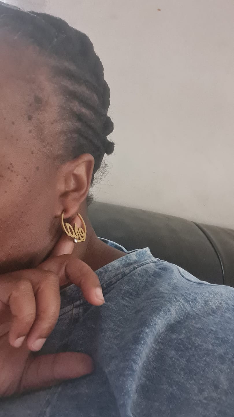 Customer photo review of Gold Mini Era Logo Hoops