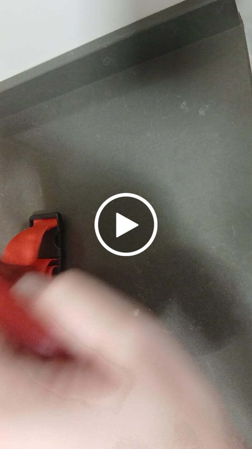 Customer video review of Riñonera Luna "Special Red Luxury" Silver · Piel · Pieza Exclusiva Núm. 18789