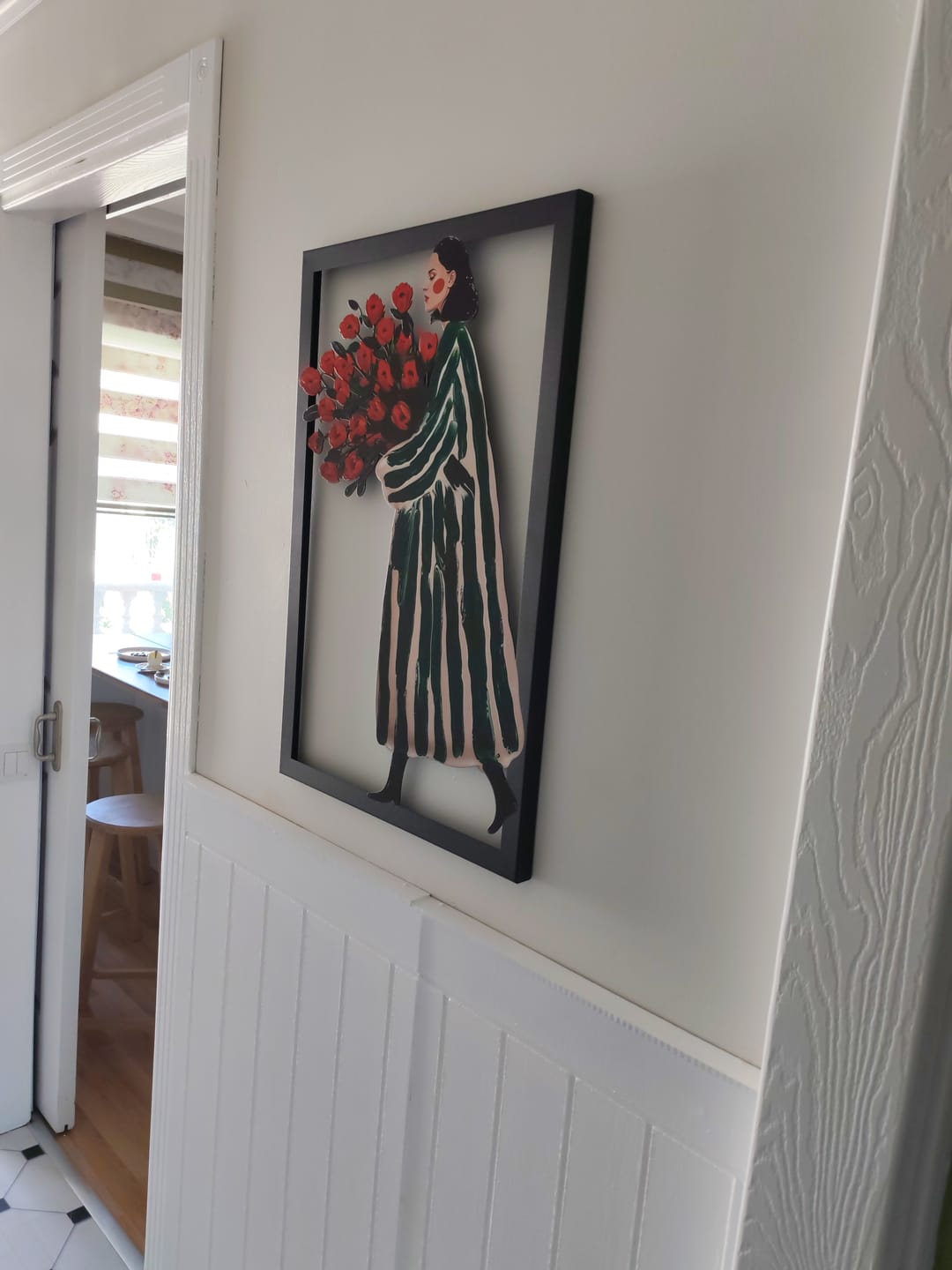 Customer photo review of Rose Lady Metal Tablo