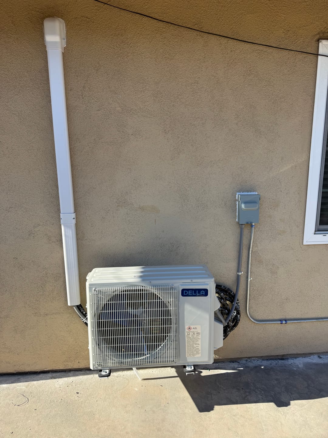 Customer photo review of DELLA Serena Series 12000 BTU 22 SEER2 Mini-Split Heat Pump AC - Up to 550 Sq.Ft.