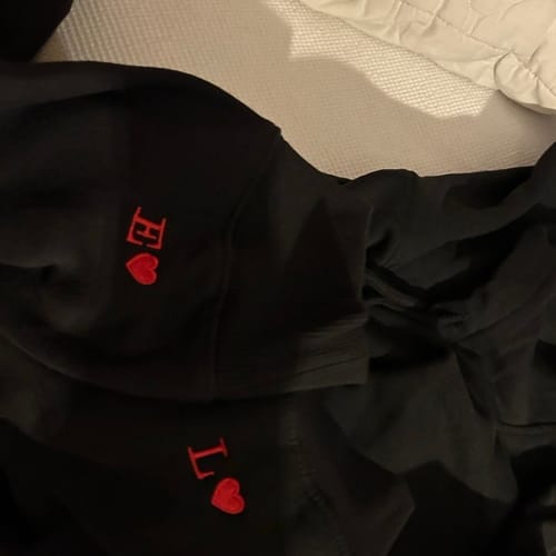Customer photo review of Sweat Personnalisé Brodé Couple