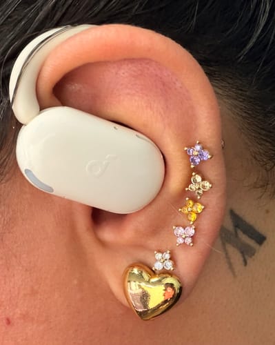Customer photo review of Piercing Mariposa Birthstone