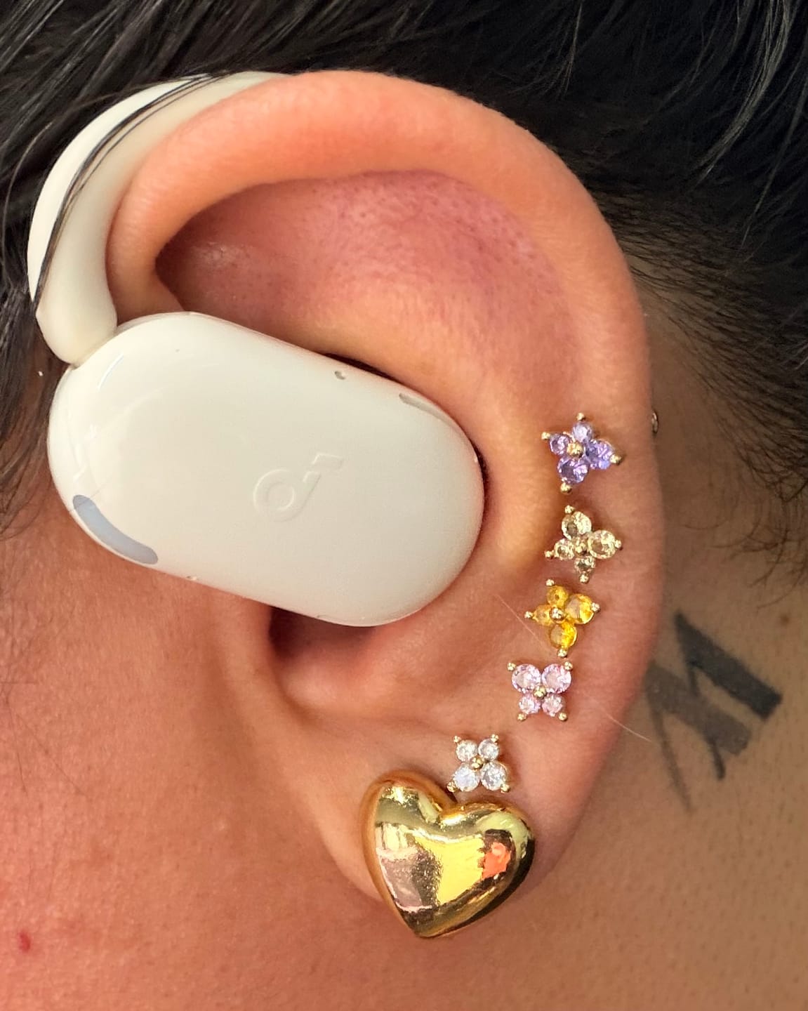 Customer photo review of Piercing Mariposa Birthstone