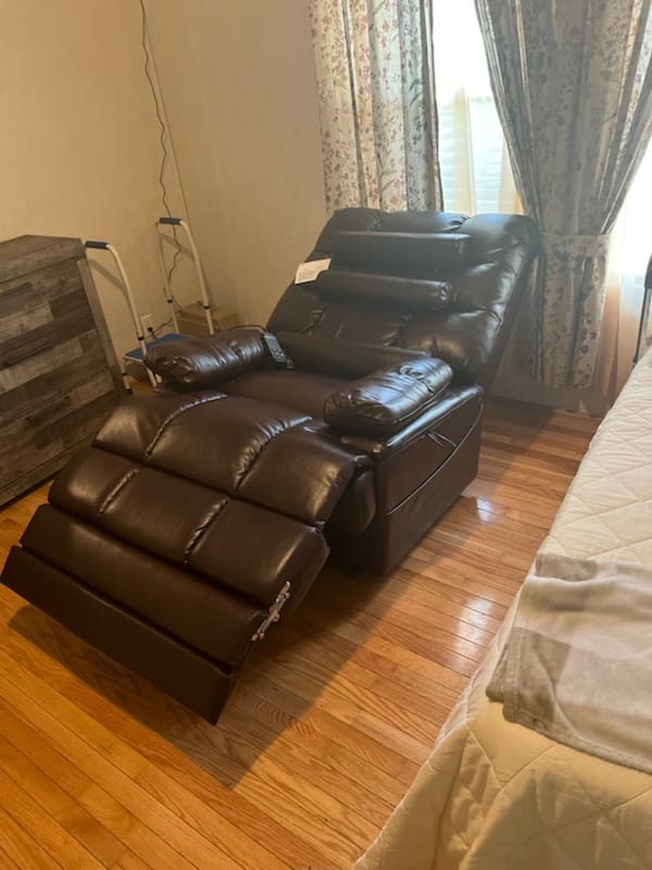 Customer photo review of 9205L Big & Tall Power Lift Recliner – Extended Footrest, Dual Motor, Heat & Massage, 400 lbs