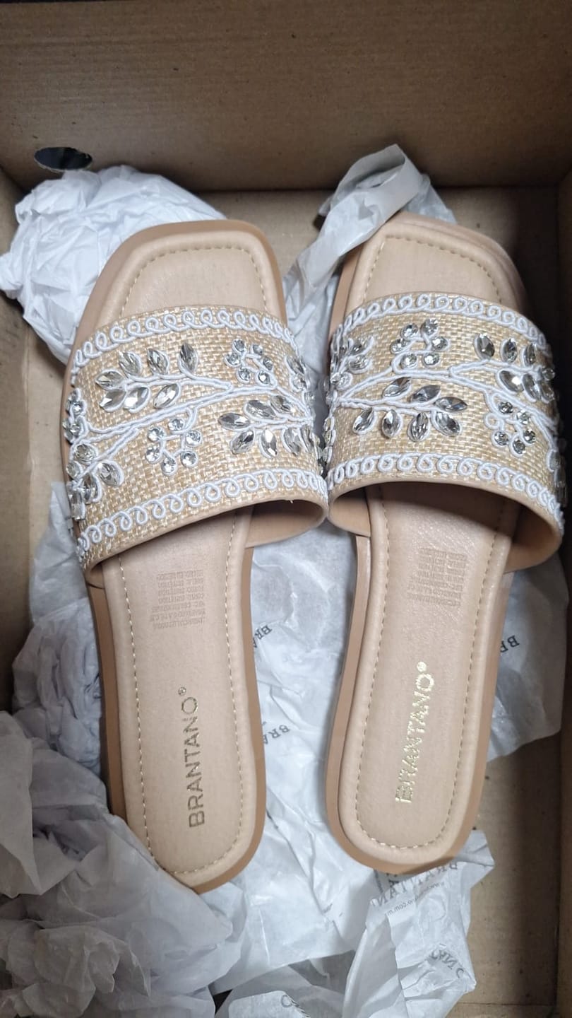 Customer photo review of SANDALIA FLAT PEDRERÍA BEIGE