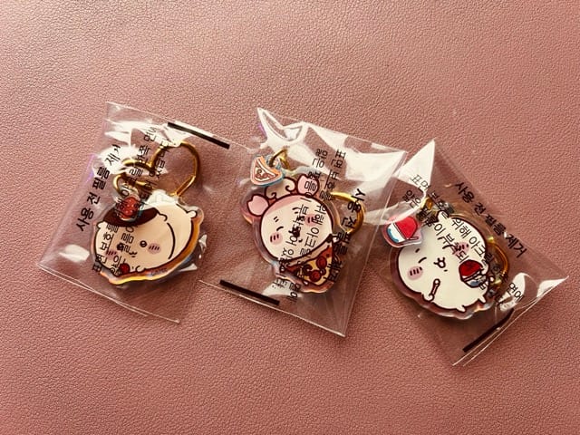 Customer photo review of Chiikawa keyring secret yum yum acrylic blind bag charm