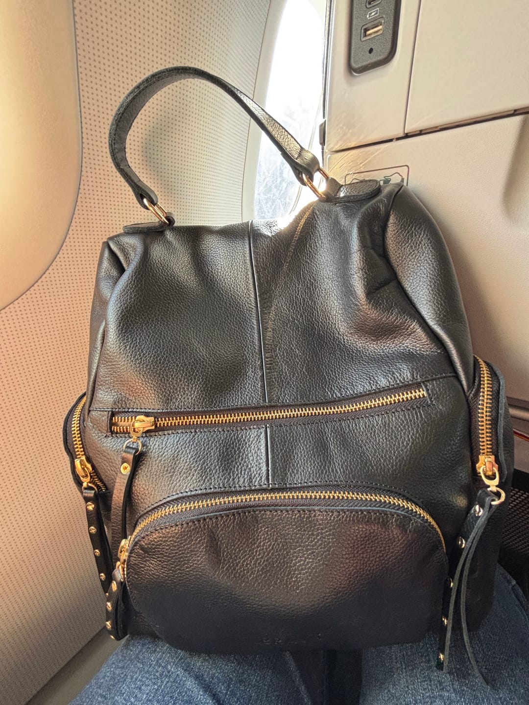 Customer photo review of Mochila de cuero modelo MARIE Negro