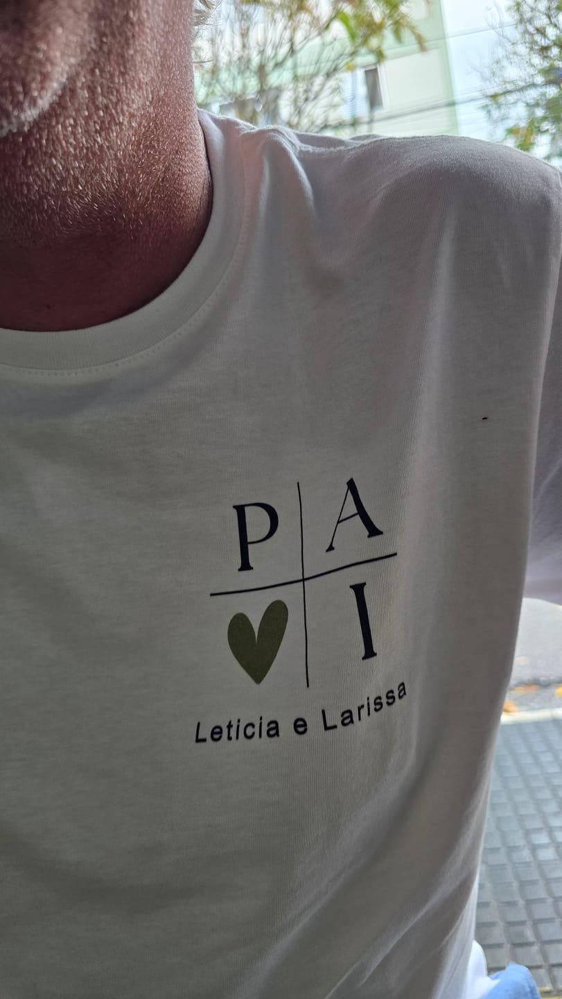 Customer photo review of Camiseta Personalizada PAI MINIMALISTA - 100% Algodão