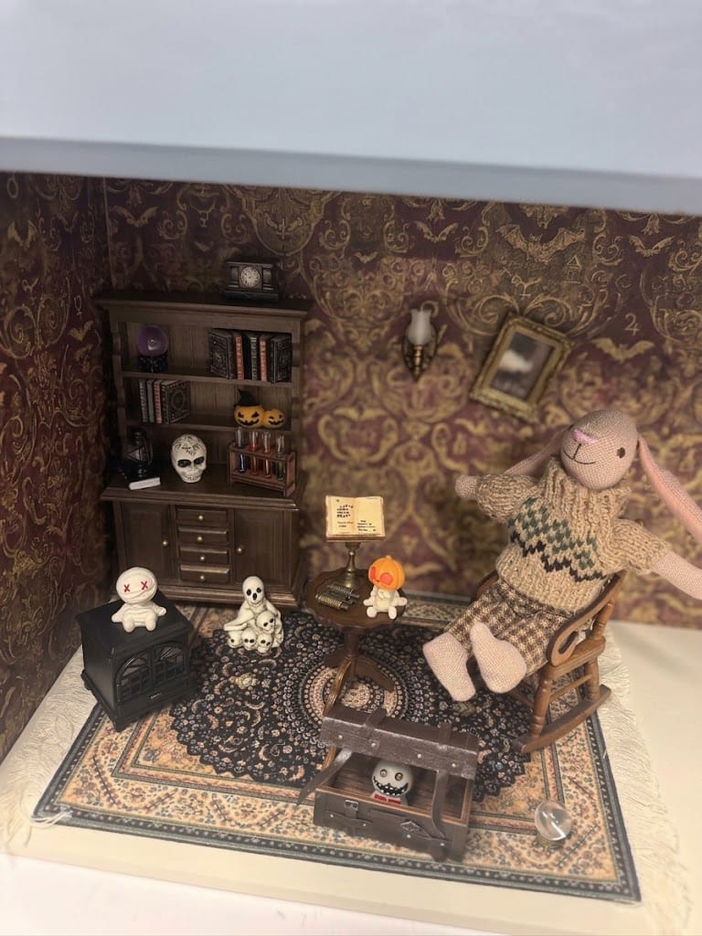 Customer photo review of Halloween Dollhouse Set: The Little Guests in the Study - 1:12 Scale Miniature Story-Box