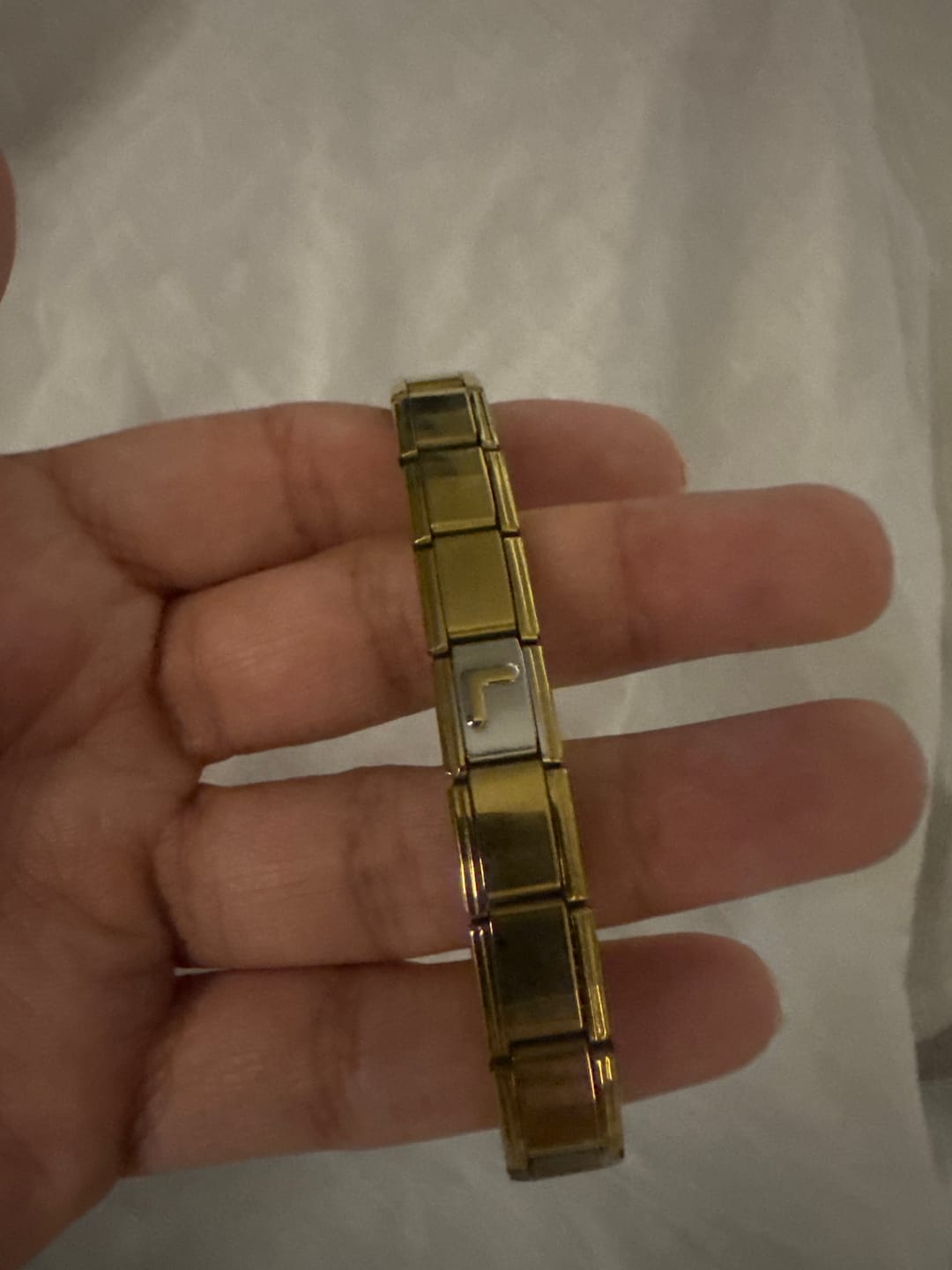 Customer photo review of Charm Inicial Con Borde Dorado