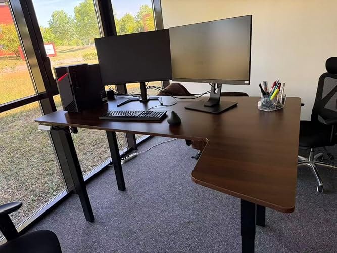 Customer photo review of Maidesite Canvas – L-förmiger höhenverstellbarer Schreibtisch mit 4 Beinen