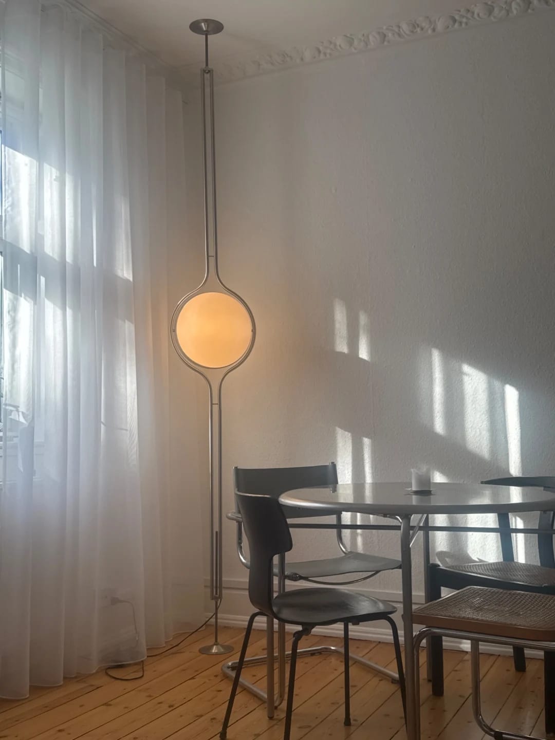 Customer photo review of Tension Pole Floor Lamp for Living Room, 250 to 280 cm