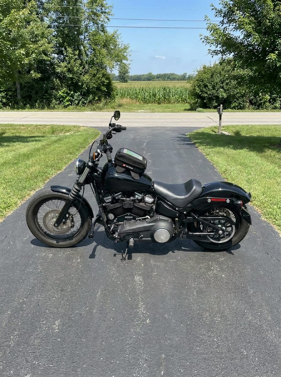 Customer photo review of 4L - Atlas Magnetic Harley Davidson Motorcycle Tank Bag