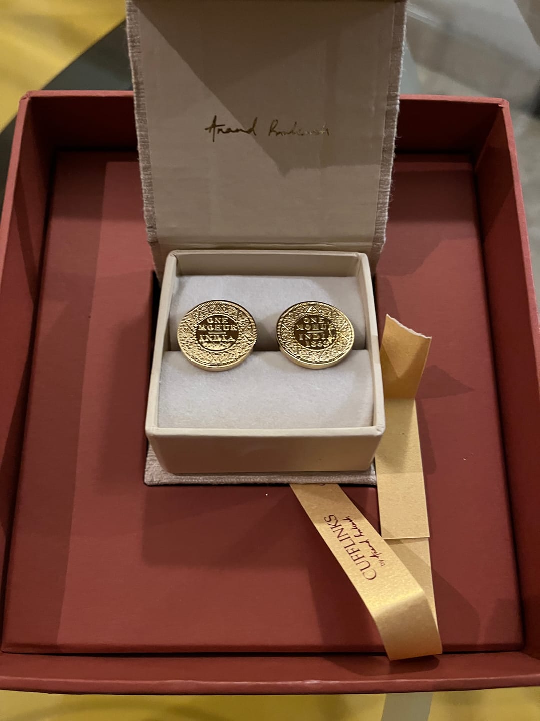Customer photo review of Cufflinks One Mohur - Goldplated