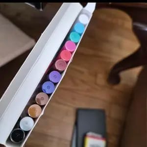 Customer photo review of Cores Vibrantes Lápis Delineador à Prova D'Água 12 Tons