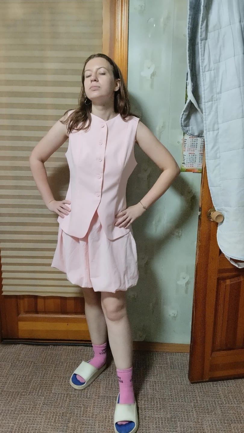 Customer photo review of Conjunto de Dos Piezas Irene - Top sin Mangas y Falda Corta