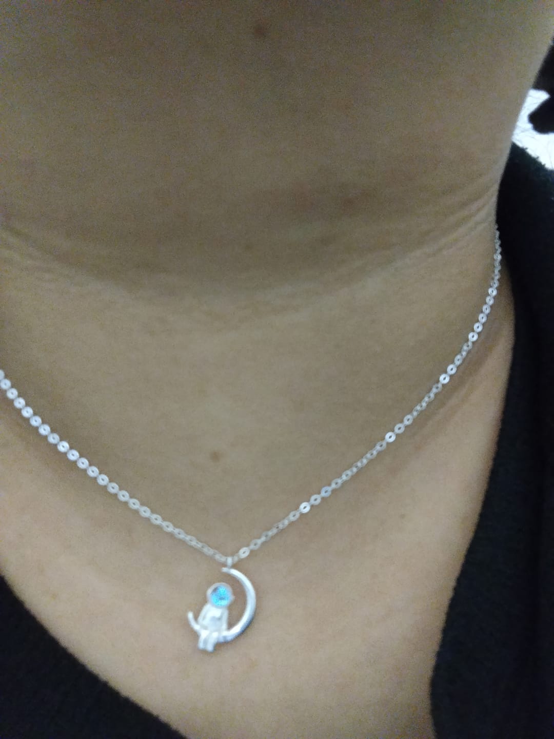 Customer photo review of Collar Media Luna Astronauta Piedra Luna