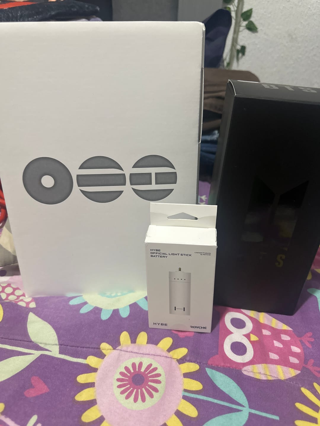 Customer photo review of HYBE OFFICIAL LIGHT STICK BATTERY
