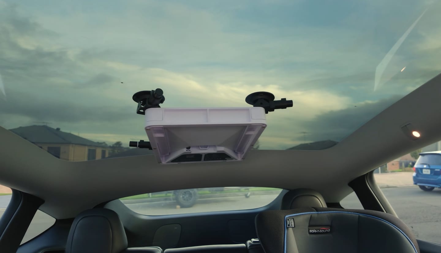 Customer photo review of Starlink Mini Armor Quick-Release Heavy-Duty Suction Cup Mount for Tesla Model 3/Y/S/X/Cybertruck