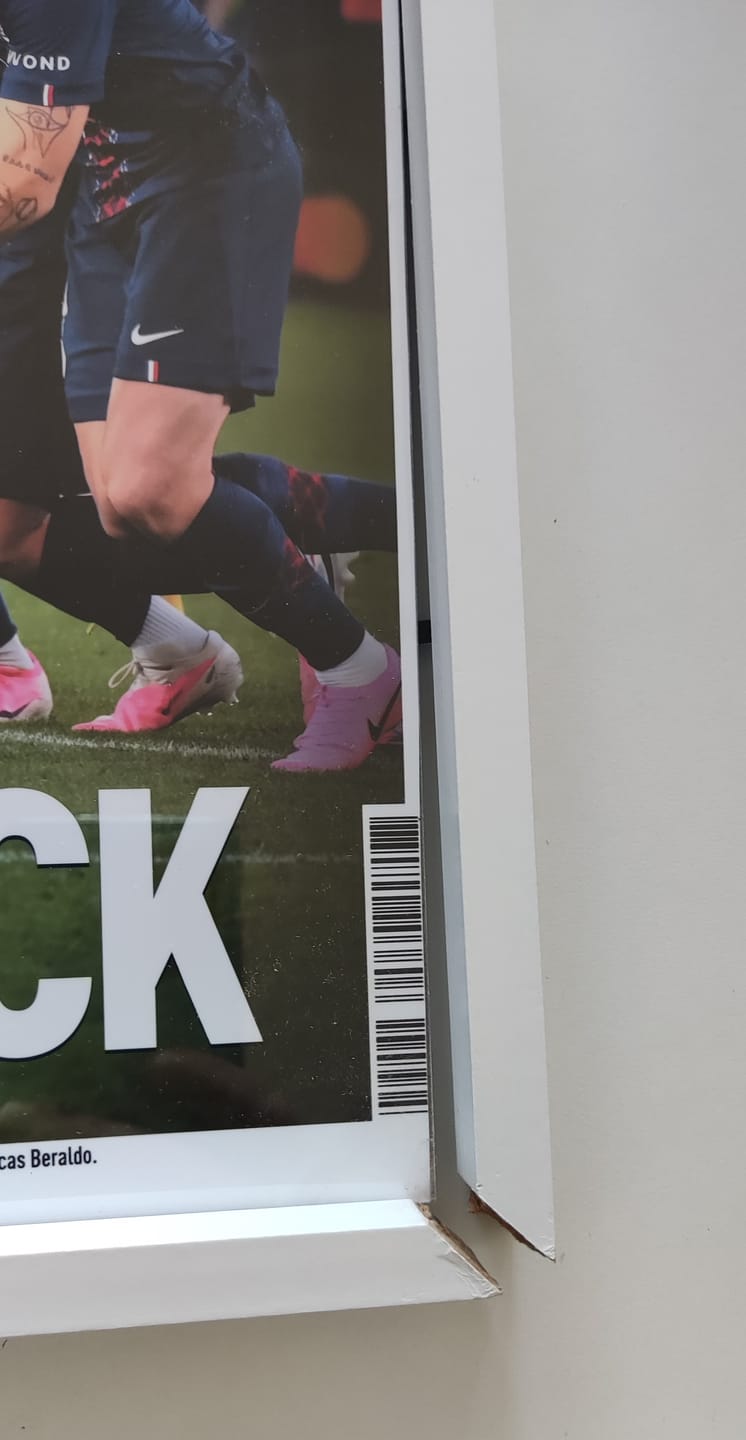 Customer photo review of Cadre Photo Hors-Série L'Équipe – "Back 2 Back" PSG Doublé Historique Champions League