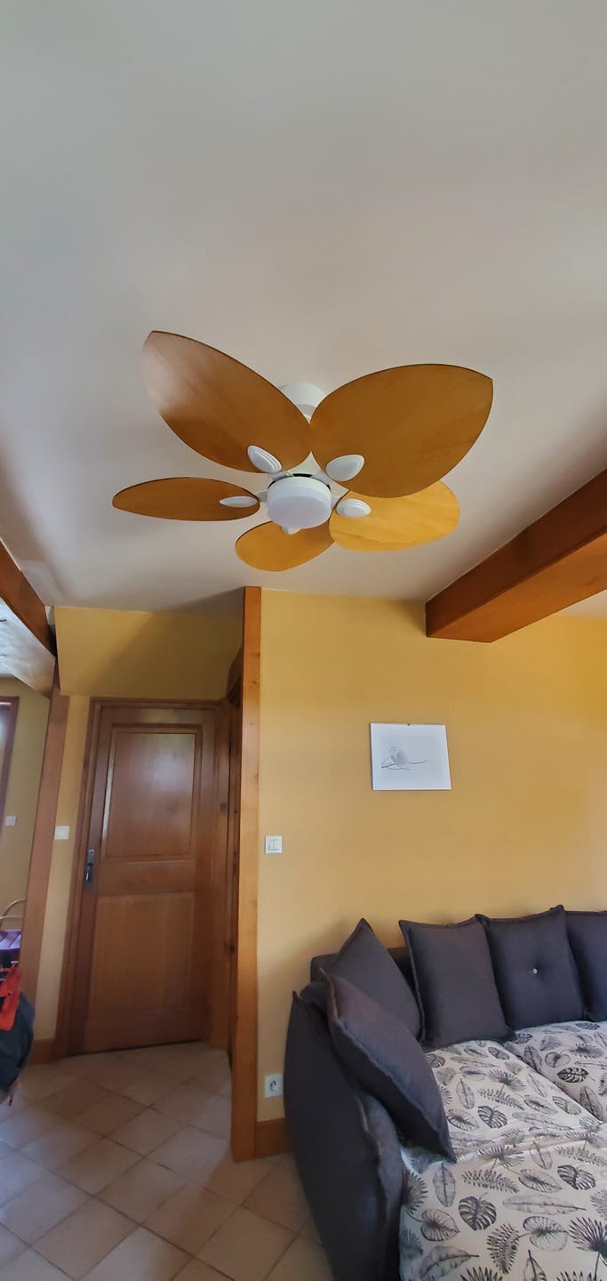 Customer photo review of Dahlia teinté Chêne | Ventilateur de plafond