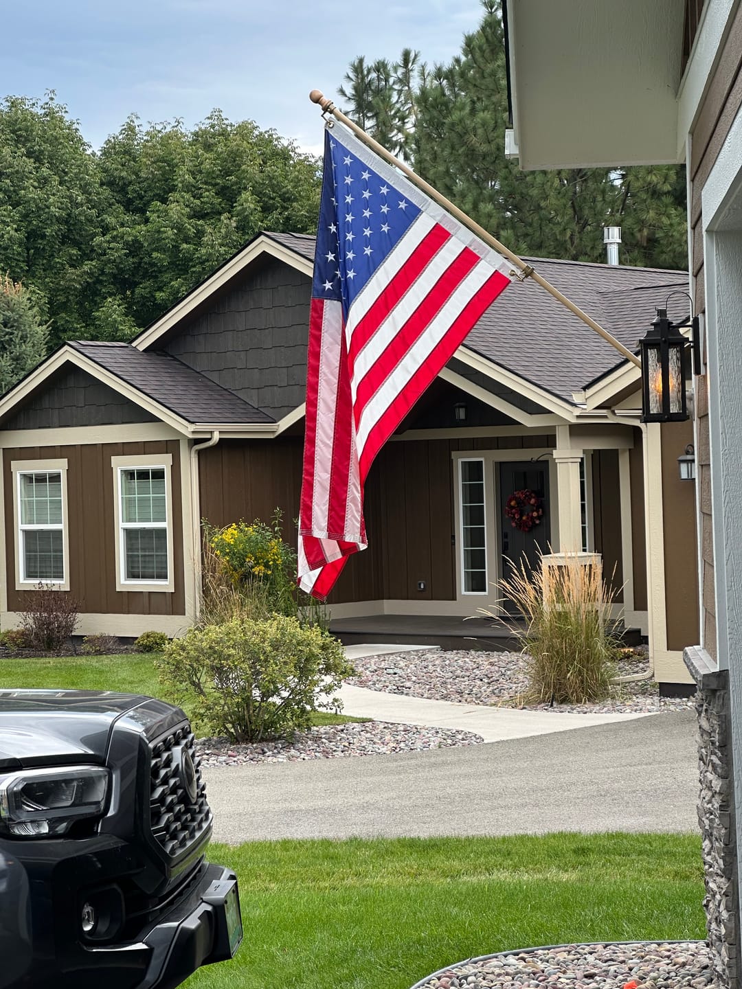 Customer photo review of Non-Tangle Flagpole Spinners