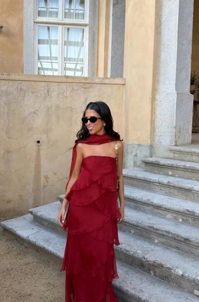 Customer photo review of Elena - Elegante Vestido Largo con Volantes en Cascada